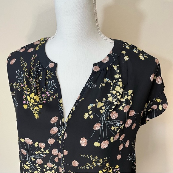 Philosophy Floral V-Neck Short Sleeve Blouse - Picture 2 of 13